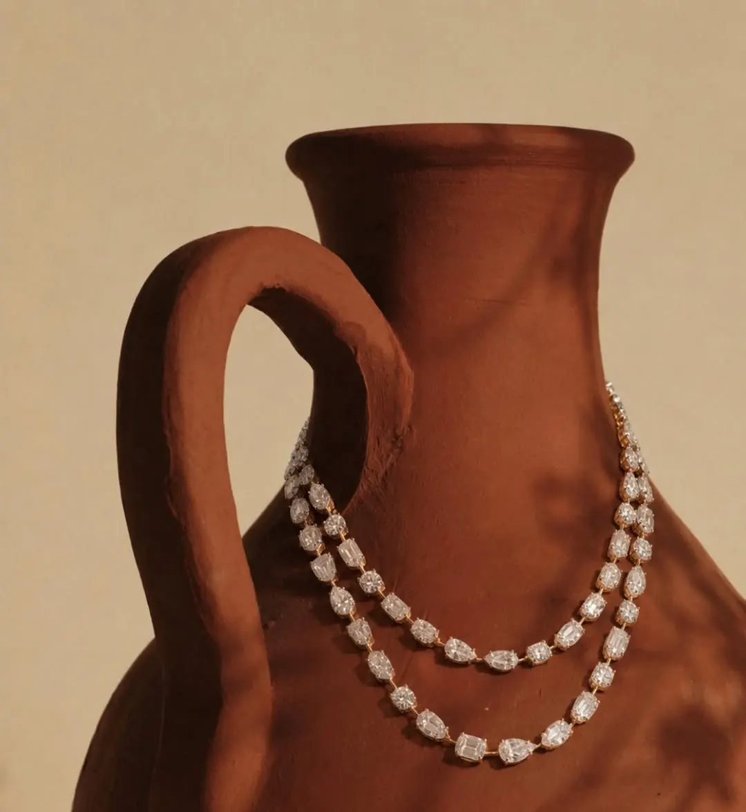 Two-row diamond necklace: Diamonds