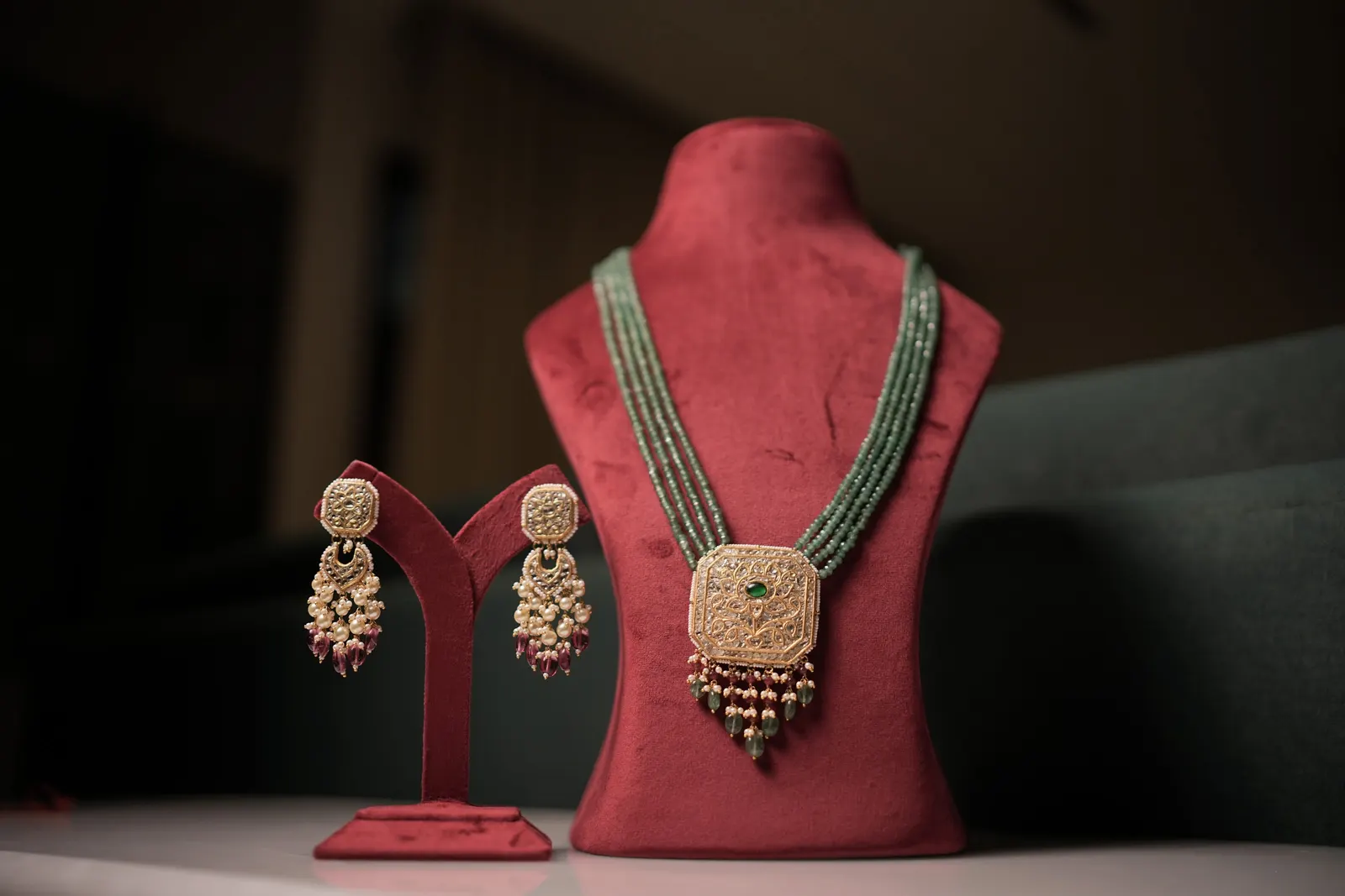 Emerald rani haar: Emerald beads, polki pendant, chandbalis